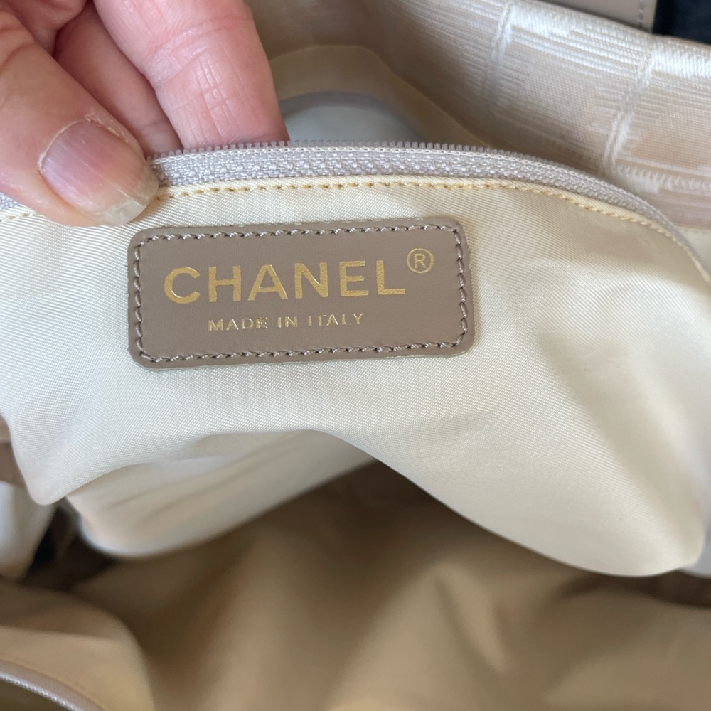 Beautiful Chanel nylon and leather tote bag - Picture 10 of 11